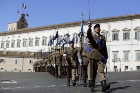 Soldats_italiens_devant_le_Quirinal.jpg